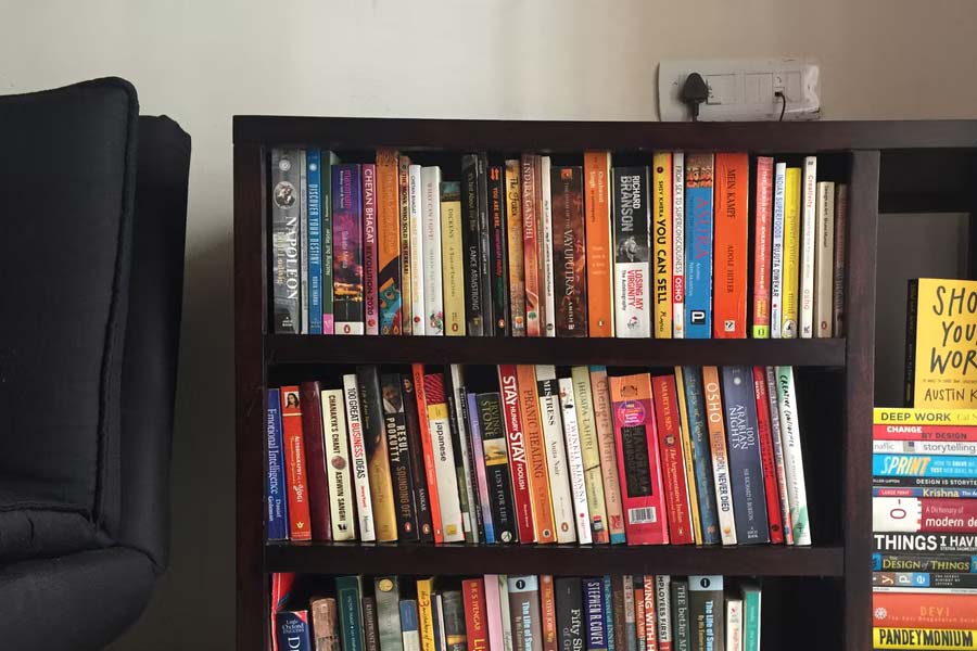 choosing a bookshelf nightstand